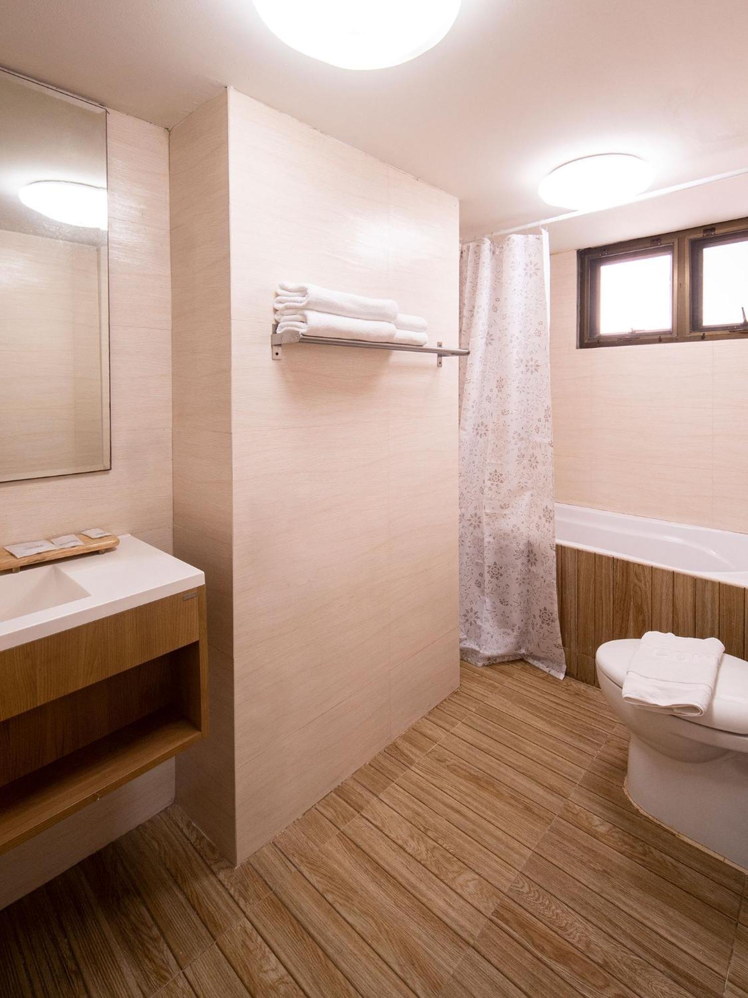 Nakhonratchasima Crystal Resort Korat מראה חיצוני תמונה
